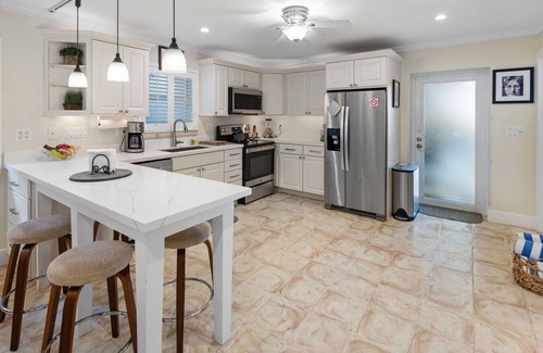 Old Town House | Lennon's Lodge, Luxury Accommodations for up to 6!