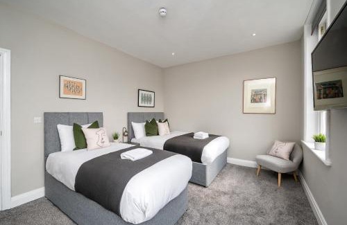 Georgian Quarter Apartment | Lennon's Place Sleeping 5 Guests