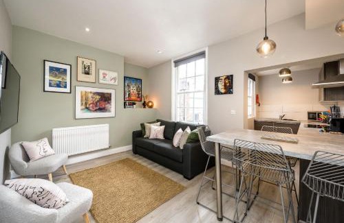 Georgian Quarter Apartment | Lennon's Place Sleeping 5 Guests