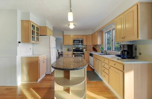 Lenox House | Lenox Grand Colonial with Pool by Evergreen Home
