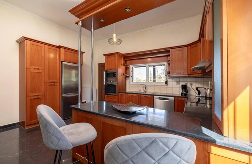 Kalamaki Villa | Leone Luxury Villa Giota