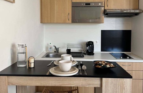 Saint-Brieuc Apartment | Lequyer, studio 2 min from the train station.