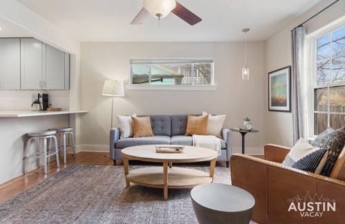 North Loop Apartment | Leralynn xxxxxxxxxxx