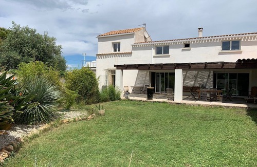 Sete House | Les AMANDIERS charming house between sea and pond