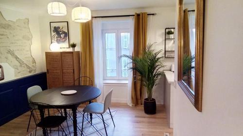 Quimper Apartment | Les Appartements du 31 - Centre Ville - 2è étage - 50 m2