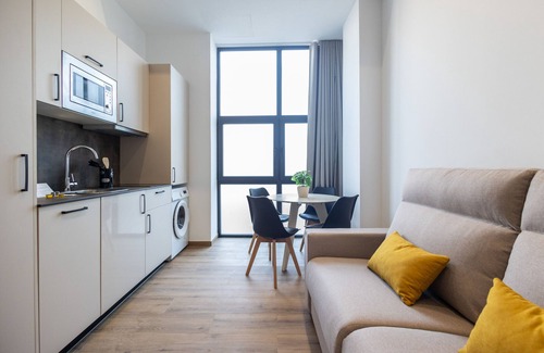 Montolivet Apartment | Les arts Turia 3 by Concept Flats