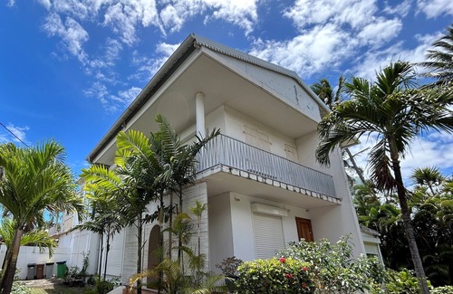 Saint-Denis House | "Les Badamiers - House near the center of Saint-Denis