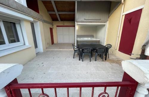 Couvrot House | Les berges du canal, maison avec Jacuzzi