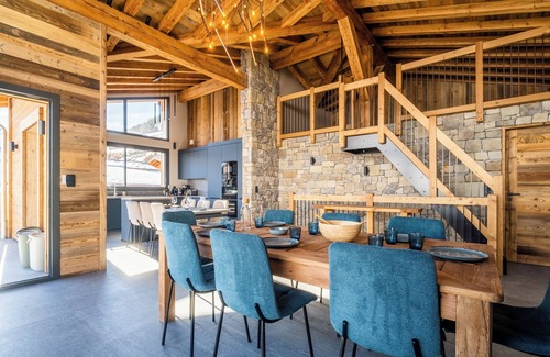 Les Deux Alpes Ski Chalet | LES CHALETS DU PIC : 26 pers panoramic view of the mountains