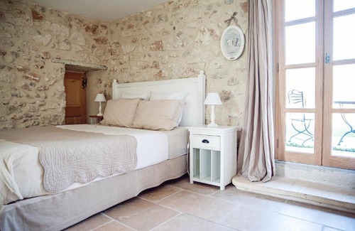 La Baume-de-Transit Bed & Breakfast | Les Champs de Provence