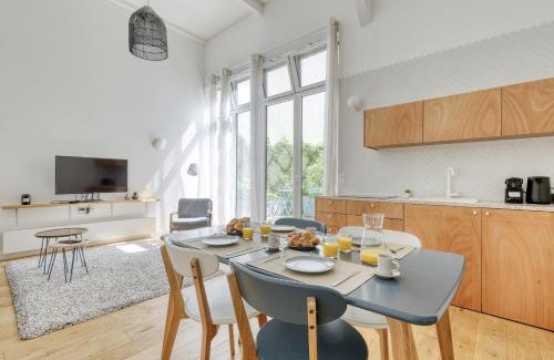Quartier des Grandes-Carrieres Apartment | Les Cottages de Montmartre - Secret Courtyard