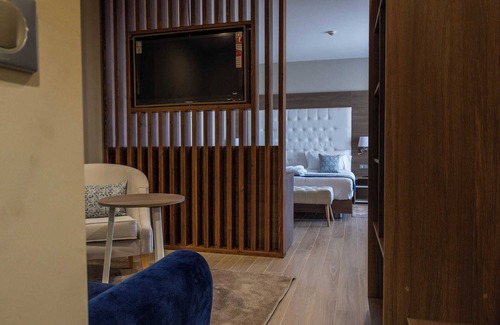 Algiers Hotel | Les Deux B Salsabil