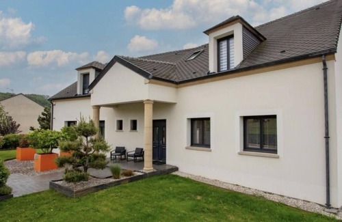 Courthiezy House | « Les Deux Piliers » Villa Avec Piscine au Beau Milieu de la Vallée Champenoise