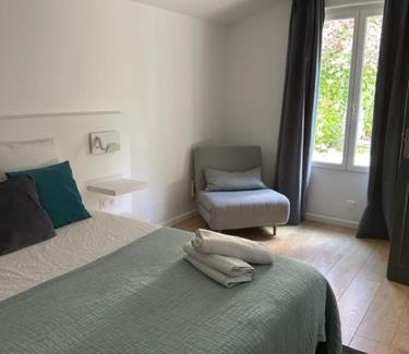 Crevecœur-en-Brie House | LES DOUVES, charmante dépendance du château