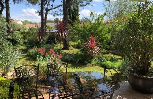 Saint-Georges-d'Oleron Villa | Les Fleurs De Lys, Villa Chic L'enclos Des Lys, Proche de la Mer, Linge Inclus