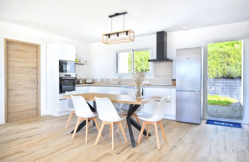 St-Georges-de-la-Riviere House | Les Euphorbes - Charmante maison avec vue mer