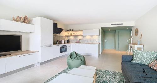 Le Cannet Apartment | Les Genêts - 2 chambres - Terrasse - Climatisé