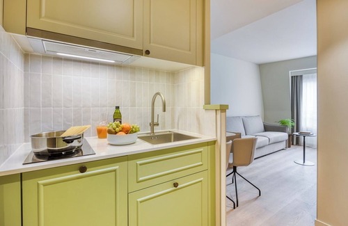 Saint-Merri Apartment | Les Halles Paris 1 Bedroom Apartment Sleeps 4
