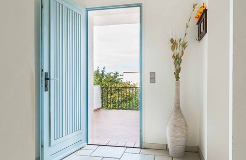 Banyuls-sur-Mer House | Les Hibiscus - Large family house with sea view, pool and private parking