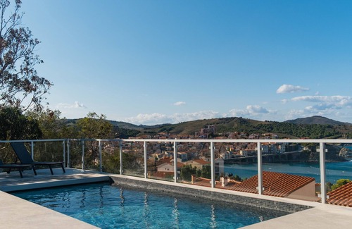 Banyuls-sur-Mer House | Les Hibiscus - Large family house with sea view, pool and private parking