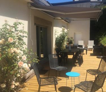 Perros-Guirec House | Les Hortensias à 50 m de la plage de Trestraou