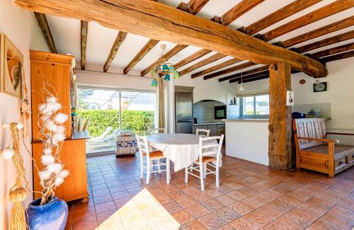 Perros-Guirec House | Les Hortensias à 50 m de la plage de Trestraou