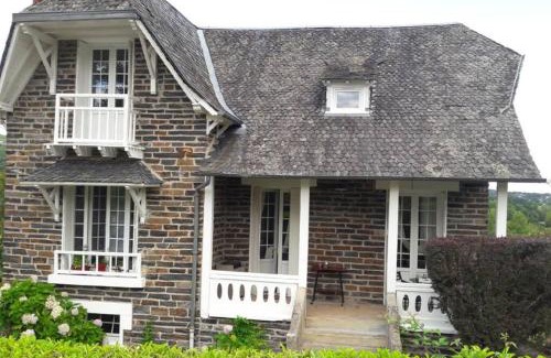 Voutezac House | LES HORTENSIAS Spacieuse Maison en ardoise du pays FIBRE