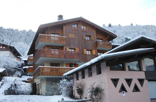 Les Houches Apartment | Les Houches, groundfloor 2 bed apt, approx 100m to lifts, south facing terrace.