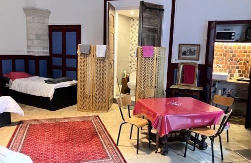 Viviers Bed & Breakfast | LES JARDINS DE LA CATHÉDRALE chambres d Hôtes gîte de groupe