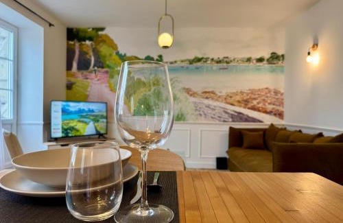 Quimper Apartment | Les Jardins du Théâtre - Élégance, Bois & Design