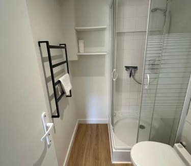 Miroir - Batignolles Apartment | Les Lilas Gare Centre 2 Pers