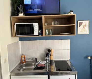 Miroir - Batignolles Apartment | Les Lilas Gare Centre 2 Pers