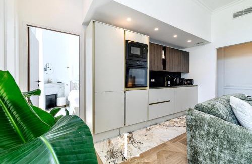 Carnot Apartment | Les Lucioles 7- Luxury 2 - Bedroom Apartment