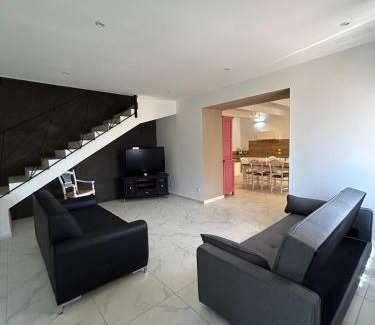 Les Mees House | Les maisons de Lina
