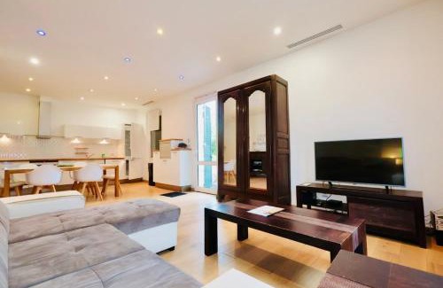 Golfe Juan Apartment | Les Muguets - Apt Standing 4 Prs - clim, parking