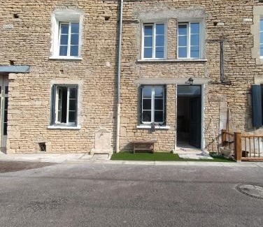 Chateauvillain Apartment | Les Murmures Desbordes