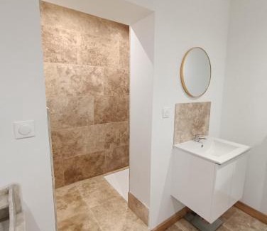 Chateauvillain Apartment | Les Murmures Desbordes