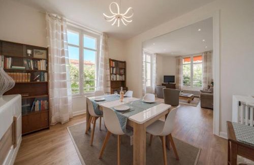 Riou - Petit Juas - Av de Grasse House | les néfliers
