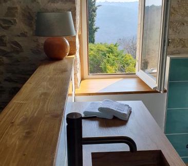 Reilhaguet Bed & Breakfast | Les Pierres Lotoises - chambre dhôtes Le Pigeonnier