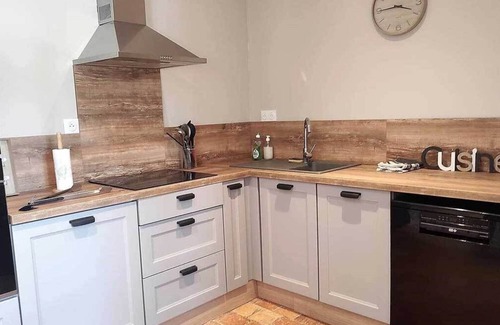 Jars House | Les Plançons, riverside terrace near Sancerre vineyards