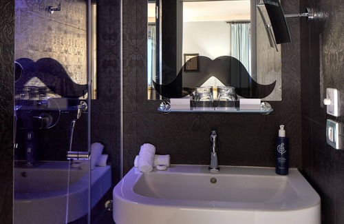 Quartier de Rochechouart Hotel | Les Plumes Hôtel Paris