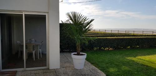 Saint-Georges-de-Didonne Apartment | Les Rochers de Vallières, Appartement de 35 m2 avec 1 chambre, Terrasses, Jardin 140 m2, Vue panoramique face à l'Océan !