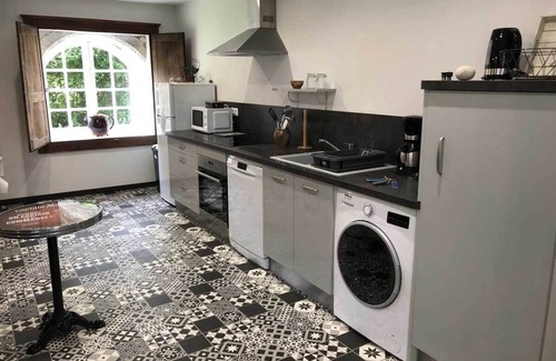 Jars House | Les Ruellés, a renovated former farmhouse in a green setting