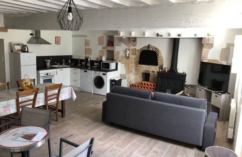 Jars House | Les Ruellés, a renovated former farmhouse in a green setting