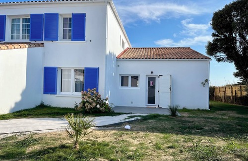 Chateau-d'Olonne Apartment | Les Sables pailletés 110 m2 apartment + 15 m2 terrace facing the ocean!