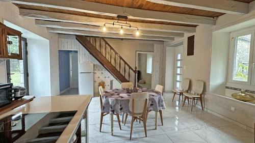 Pensol House | Les taches