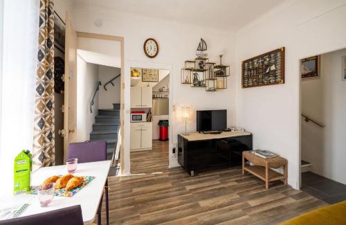 Riou - Petit Juas - Av de Grasse Apartment | Les voiles des Régates, à 5 minutes du centre à pied, 15 minutes de la mer