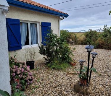 Saint-Vivien-de-Medoc House | LES VOLETS BLEUS