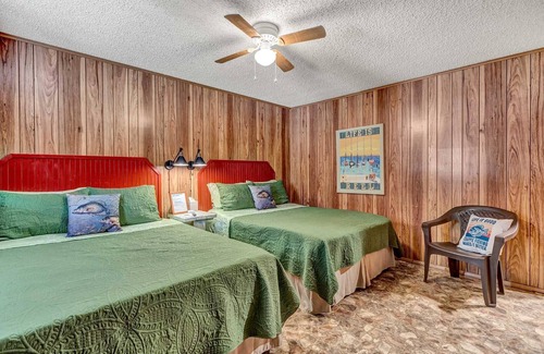 Quitman Hotel | Less than a mile from Lake Fork-UPDATED-Crappie Cabin - Rm 5