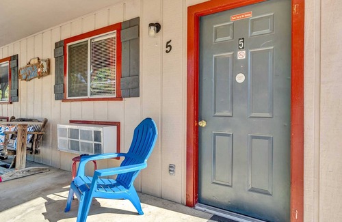 Quitman Hotel | Less than a mile from Lake Fork-UPDATED-Crappie Cabin - Rm 5